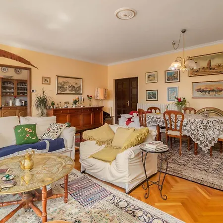 Stunning In * 科斯特雷纳